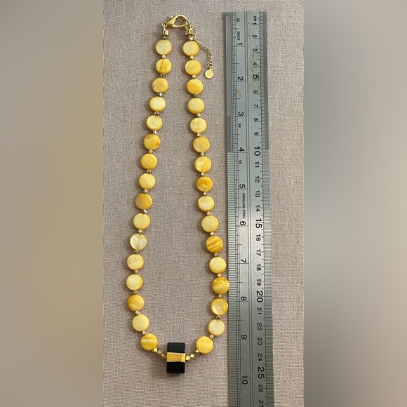 20 inch Mother of Pearl coin bead necklace NWOT - Picture 5 of 12